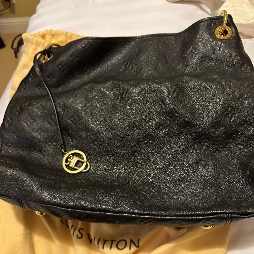 Louis Vuitton Artsy leather black handbag